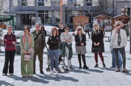 FOTO: „Izađi, izbori se“ – Zrenjaninke i Zrenjaninci obeležili 8. mart skupom u centru grada