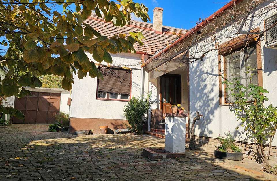 FOTO: Velika kuća, još veće dvorište – evo šta dobijate u Zrenjaninu za 88.000 evra