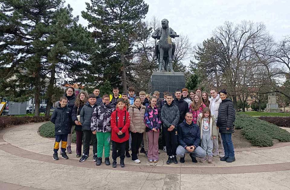 učenici oš 4. oktobar iz vojvode stepe