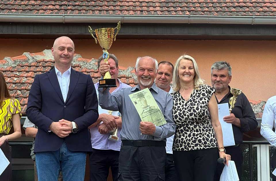 FOTO: Vojvoda Stepa okupila ljubitelje dobre kapljice – počeo Evropski festival rakije FOTO: Vojvoda Stepa okupila ljubitelje dobre kapljice – počeo Evropski festival rakije