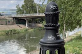 VIDEO: Poslednji trag Bečkerečke ćuprije – vandalizovane fijale