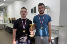 Tehnička škola slavi veliki uspeh: Filip i Luka prvi na Republičkom takmičenju iz mehatronike