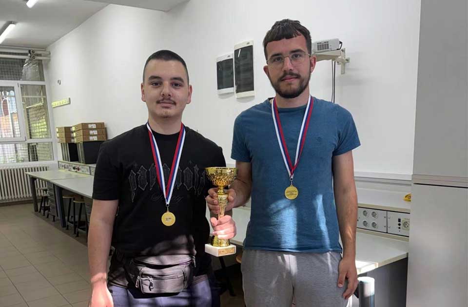 Tehnička škola slavi veliki uspeh: Filip i Luka prvi na Republičkom takmičenju iz mehatronike