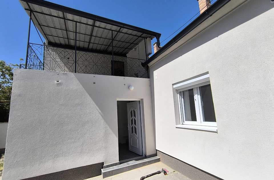 FOTO: Idealna za porodicu – kompletno renovirana kuća na Lesnini traži novog vlasnika