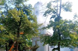 Gori pravoslavna crkva u Botošu, vatrogasci odmah izašli na teren