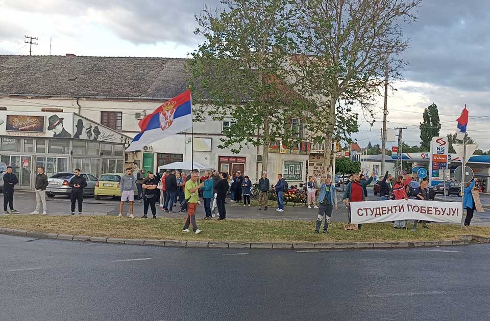 LSV o privođenju srednjoškolaca u Zrenjaninu: „Decu nam nećete tući“