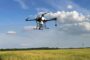 Mladi ratar Armin Lacko iz Mihajlova pokazuje kako dron menja poljoprivredu