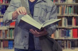 Posle otkaza zbog podrške studentima napisala knjigu, sada je predstavlja u Zrenjaninu