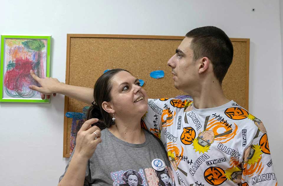 Ognjen ne govori rečima, ali njegovi crteži pričaju najlepšu priču