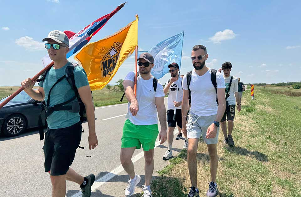 Savo Manojlović i Kreni-Promeni pešače od Žablja do Zrenjanina