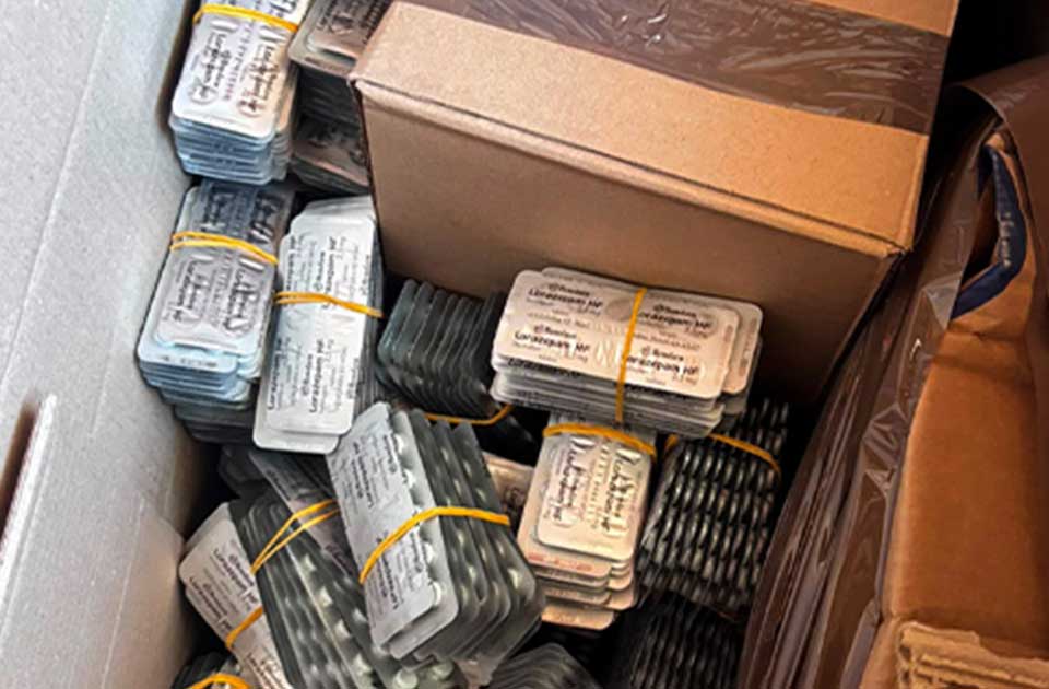 Akcija policije u Zrenjaninu: Otkriveno oko milion tableta i 5.000 boksova cigareta