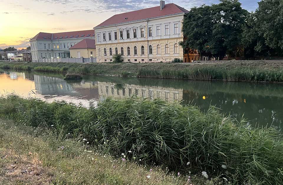VIDEO: Kako Turistička organizacija predstavlja gradsko jezero, a kako ono stvarno izgleda VIDEO: Kako Turistička organizacija predstavlja gradsko jezero, a kako ono stvarno izgleda