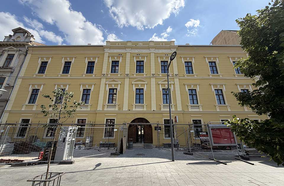 Ovako izgleda obnovljeno pozorište čija je rekonstrukcija koštala desetine miliona dinara Ovako izgleda obnovljeno pozorište čija je rekonstrukcija koštala desetine miliona dinara