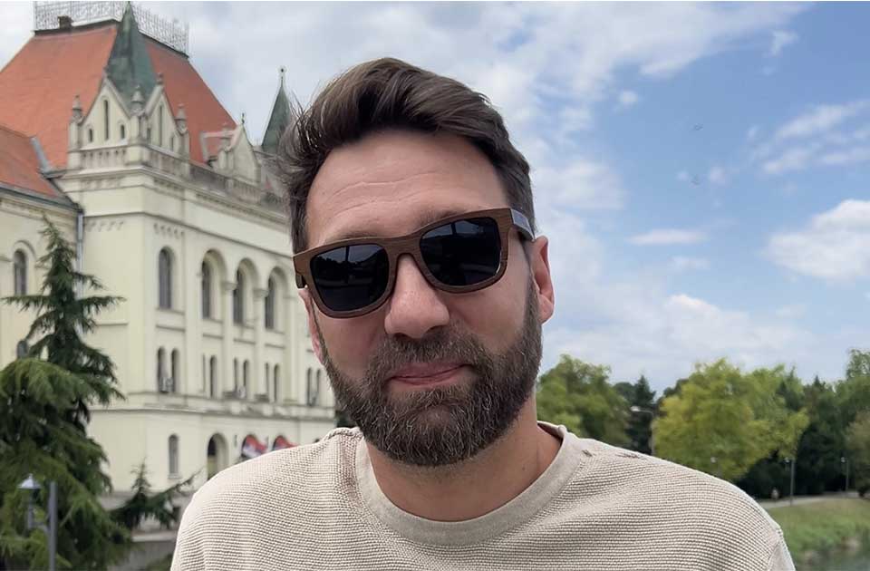 Stand-up komičar Srđan Slijepčević Padre: Smeh je beg od surove stvarnosti