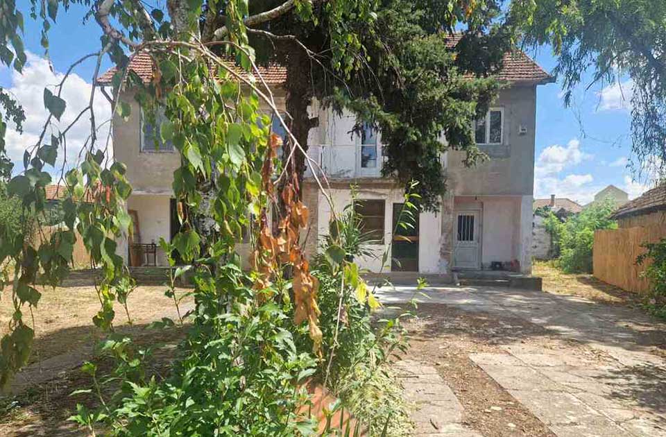 FOTO: Spratna kuća na Bagljašu za 98.000 evra – ima ogroman potencijal