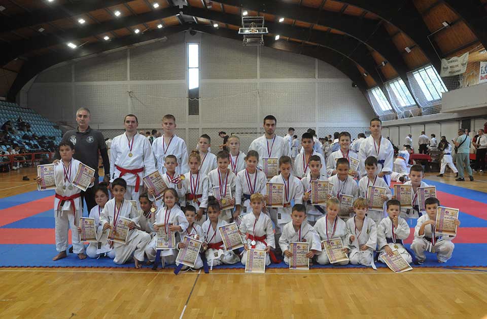 Pobednički pohod Zrenjaninaca: Majstoru senke čak 41 medalja na Kupu Srbije Pobednički pohod Zrenjaninaca: Majstoru senke čak 41 medalja na Kupu Srbije