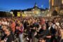 FOTO, VIDEO: Zrenjanin ih je večeras dočekao ovacijama – studenti biciklisti doneli Ustav Srbije
