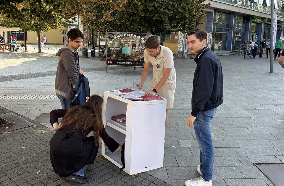 VIDEO: Studenti predstavili Studentski plan – građani prilazili štandu iz minuta u minut VIDEO: Studenti predstavili Studentski plan – građani prilazili štandu iz minuta u minut