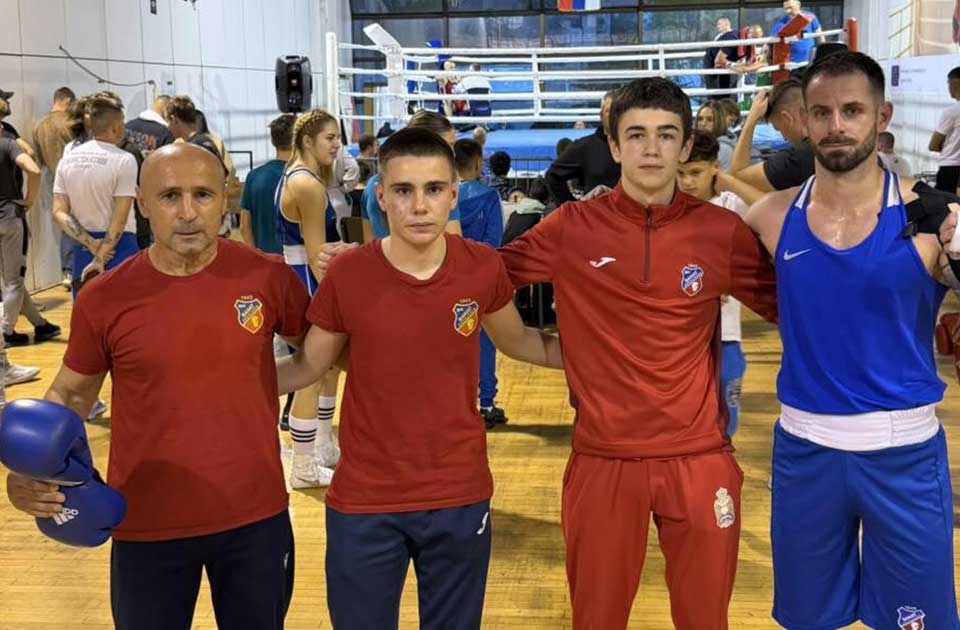 Mladi bokser Banata Tadija Eremić oduševio publiku, senior Nikola Petrov ubedljiv u ringu Mladi bokser Banata Tadija Eremić oduševio publiku, senior Nikola Petrov ubedljiv u ringu