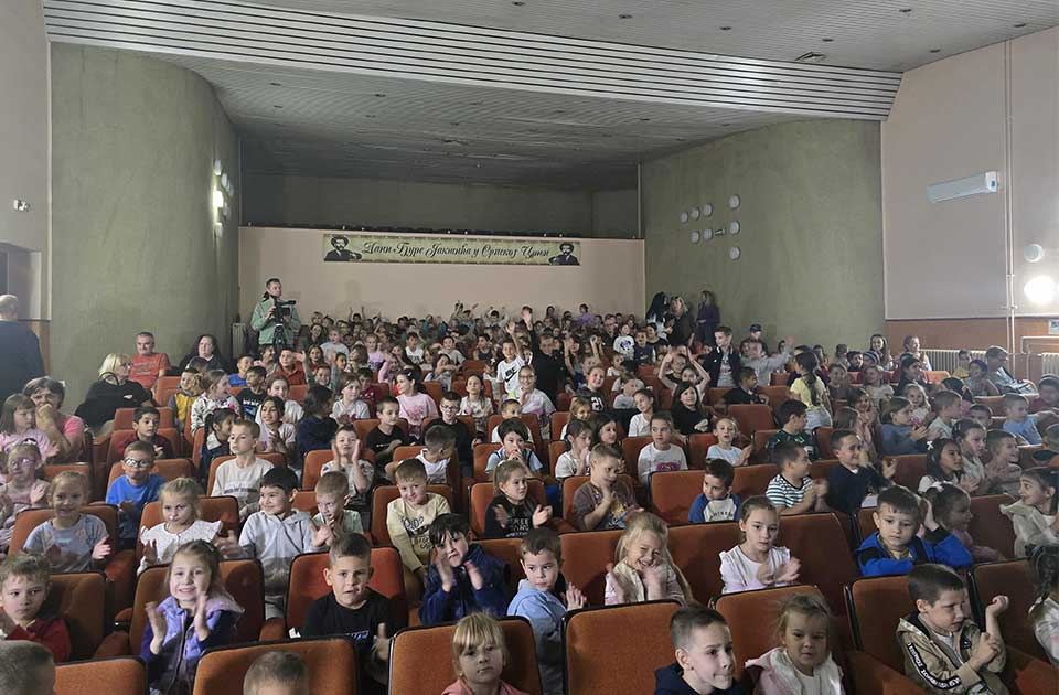 „Dečje Liparske“ u Srpskoj Crnji: Najmlađi čuvaju uspomenu na Đuru Jakšića „Dečje Liparske“ u Srpskoj Crnji: Najmlađi čuvaju uspomenu na Đuru Jakšića