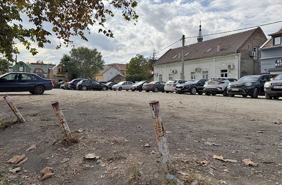 VIDEO: Ovaj parking godinama izaziva nezadovoljstvo vozača – i nije teško razumeti zašto VIDEO: Ovaj parking godinama izaziva nezadovoljstvo vozača – i nije teško razumeti zašto