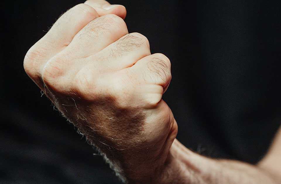 Proslava dečjeg rođendana završila se nasiljem: Pijan povredio suprugu i taštu