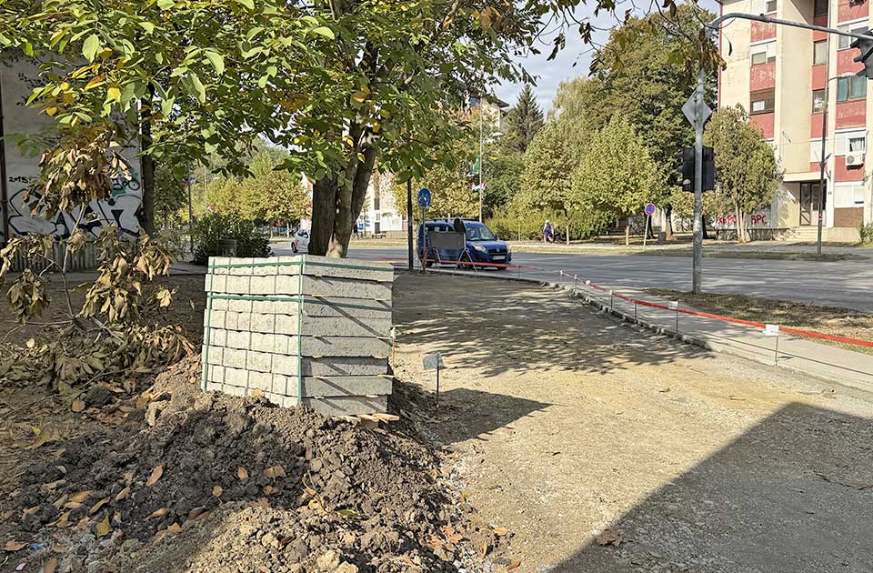FOTO: Opet radovi uoči izbora – rekonstrukcija trotoara na Bagljašu traje već šest godina FOTO: Opet radovi uoči izbora – rekonstrukcija trotoara na Bagljašu traje već šest godina